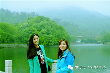 奧斯卡汽車影城的美女和這個風景融入的真好啊，有木有？！