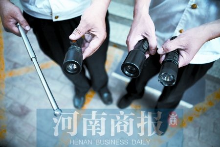 鄭州8名小學(xué)生持警棍、電擊槍街頭“火拼”