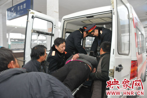 列車運行間旅客突發(fā)疾病 商丘火車站10分鐘急救 列車運行間旅客突發(fā)疾病 商丘火車站10分鐘急救