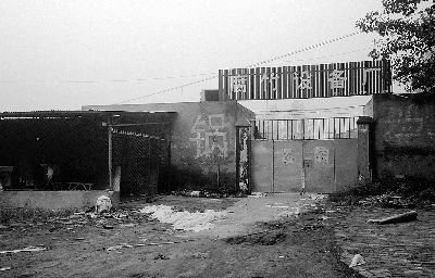 因為生意蕭條，內(nèi)黃縣一家腐竹設(shè)備廠已關(guān)門歇業(yè)(隱蔽拍攝)