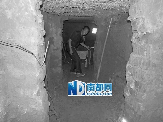 昨日，工人在地宮內(nèi)。CFP圖片