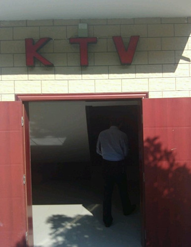 陜西留壩縣委黨校內(nèi)KTV。網(wǎng)友微博截圖