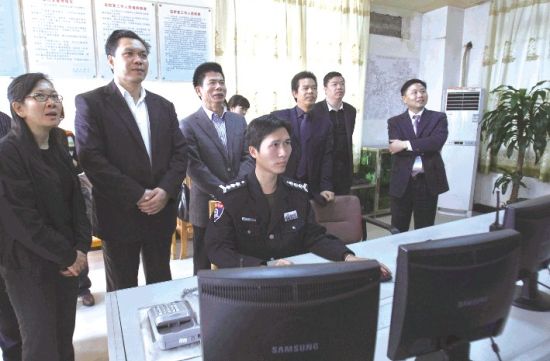 國家民政部農村社區(qū)驗收評估組對南海區(qū)農村社區(qū)建設進行檢查驗收。