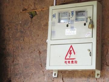 胡某和丈夫分居后連電表也分開使用。
