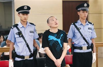 陳曉鵬在西城法院受審。記者 尹亞飛 攝