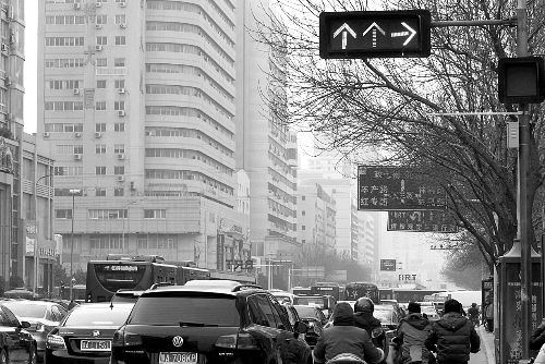 新交規(guī)“黃恐”引發(fā)擁堵？ 這個真的有！