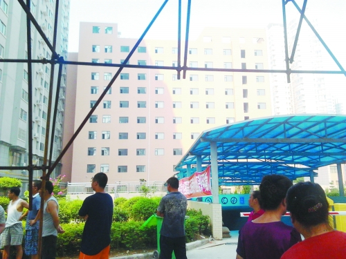 洛陽小區(qū)會所改建成醫(yī)院 潛在醫(yī)療垃圾引人憂 洛陽小區(qū)會所改建成醫(yī)院 潛在醫(yī)療垃圾引人憂