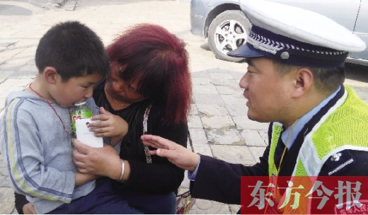 昨日，5歲的男孩獲救后，向民警講述被拐經(jīng)過。