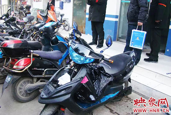 被撬的電動車。