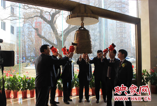 1月7日，在全國股份轉(zhuǎn)讓系統(tǒng)（即新三板），伴隨著開市寶鐘的敲響，山水園林股份有限公司正式登陸新三板。