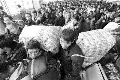 　　火車站人滿為患。新華社發(fā)