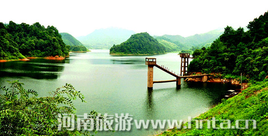 喜迎建軍 游革命路線(xiàn)