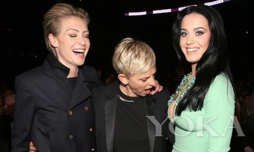 艾倫·德杰尼勒斯(Ellen DeGeneres)同志請(qǐng)注意你的節(jié)操，你老婆還在旁邊看著呢