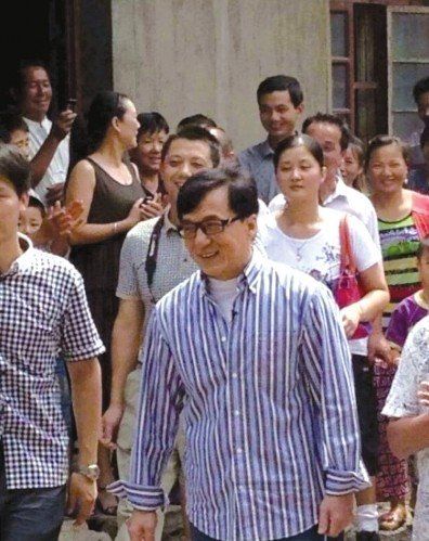 成龍在蕪湖認(rèn)祖歸宗。