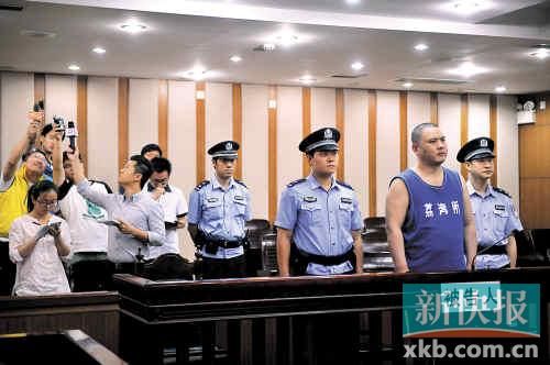 廣州市民政局民間組織管理局稽查處原處長(zhǎng)李軍犯猥褻兒童罪，被判處有期徒刑4年。記者 孫毅/攝