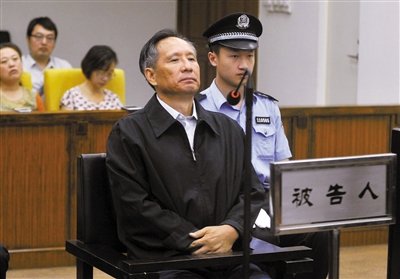 9月10日，北京市第二中級(jí)人民法院，張曙光在庭審中。