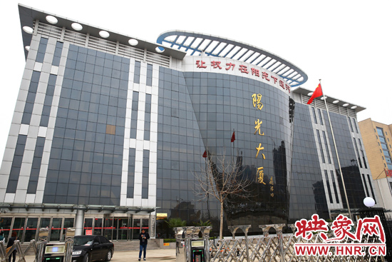 2011年4月，蘭考縣為民服務(wù)中心入住陽光大廈，目前，共有行政職能部門39個