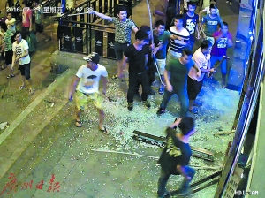 兩隊(duì)人馬街頭“火拼”男子開(kāi)兩槍 被抓獲