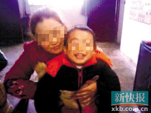 程女士生前和小孩開心玩耍。家屬供圖