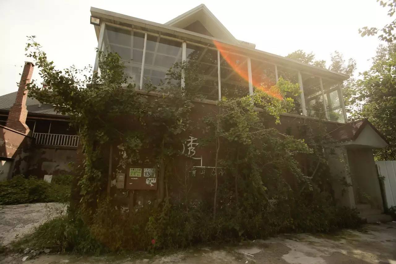 ▲失戀博物館位于北京市通州區(qū)宋莊鎮(zhèn)的一個(gè)重創(chuàng)空間內(nèi)，這里是一個(gè)藝術(shù)家集聚區(qū)。