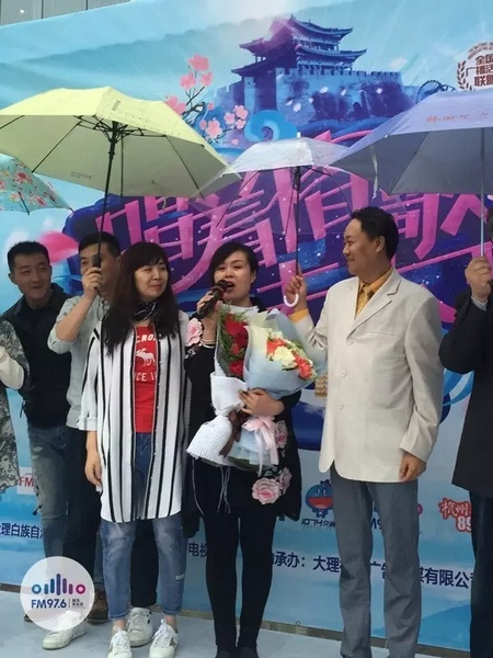 海波瞞著妻子，請(qǐng)來(lái)妻子的家人，耿梅驚喜感動(dòng)，喜極而泣~