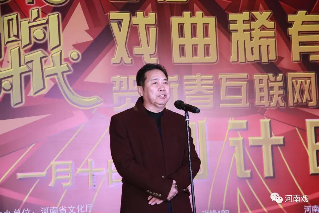 中國戲劇家協(xié)會副主席、河南豫劇院院長李樹建介紹活動概況