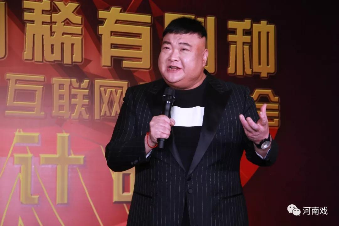 中國曲藝家協(xié)會副主席、著名相聲表演藝術(shù)家范軍作為藝術(shù)家代表致辭，并演唱稀有劇種太康道情《王金豆借糧》
