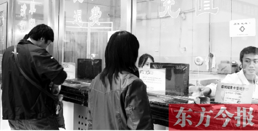 據(jù)統(tǒng)計(jì)，在鄭州市第一人民醫(yī)院，已有200余人次持健康卡就醫(yī)