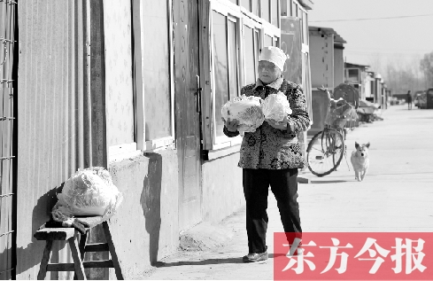 在京水村的臨時(shí)過(guò)渡區(qū)內(nèi)，62歲的村民白小英對(duì)未來(lái)的生活充滿期待