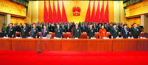 4月2日上午，河南省第十二屆人民代表大會第二次會議在莊嚴(yán)的國歌聲中閉幕。記者 郭宇 董亮 攝