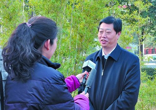 十八大代表、南陽市委書記李文慧談學(xué)習(xí)十八大精神體會
