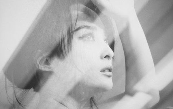 蔣勤勤吊帶美照。