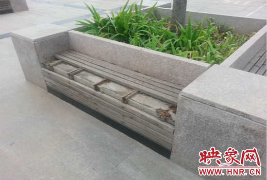 基礎(chǔ)設(shè)施破壞嚴重，一直無人修理。