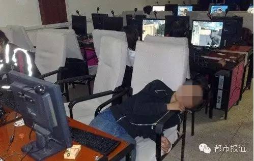 悲??！15歲男孩上網(wǎng)5小時后猝死，事發(fā)鄭州 | 這些原因可能導(dǎo)致上網(wǎng)猝死，戳...