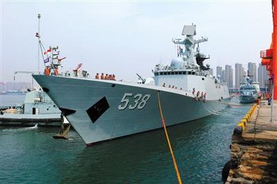 中國(guó)導(dǎo)彈護(hù)衛(wèi)艦煙臺(tái)艦——滿(mǎn)載排水量4000余噸，艦長(zhǎng)134.1米，艦寬16米，是我國(guó)自主設(shè)計(jì)、研制的
