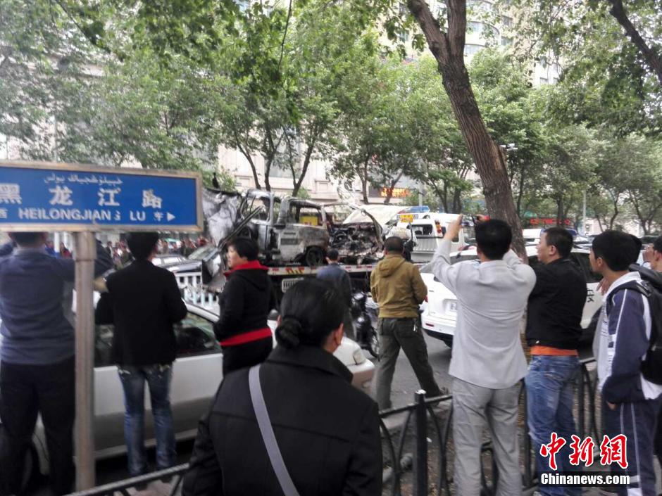 自治區(qū)和烏魯木齊市有關(guān)部門迅速處置，傷員已全部送往醫(yī)院救治。