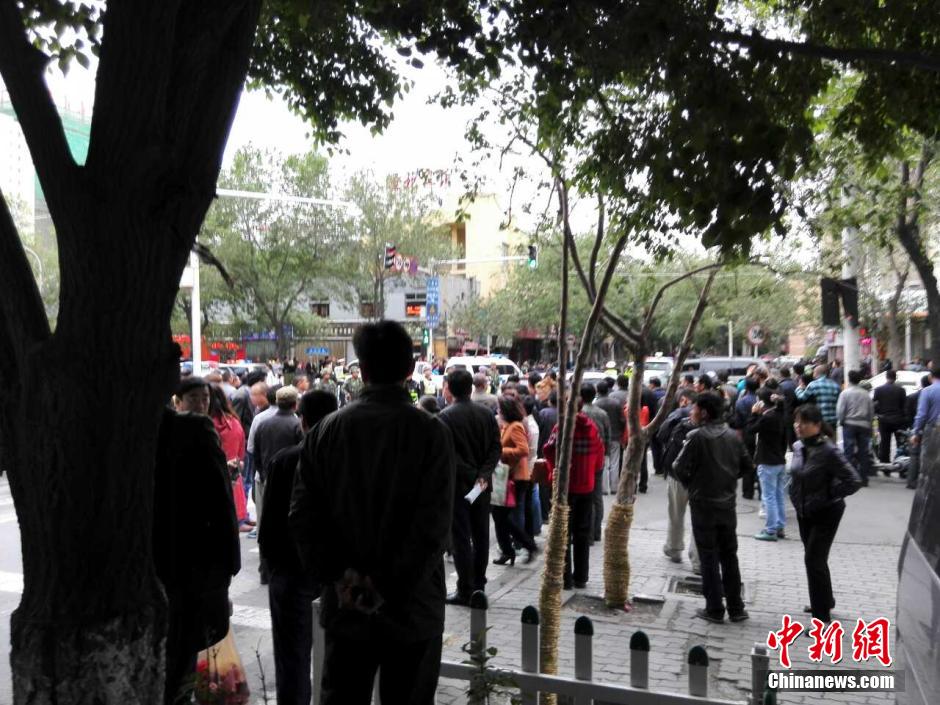 自治區(qū)和烏魯木齊市有關(guān)部門迅速處置，傷員已全部送往醫(yī)院救治。