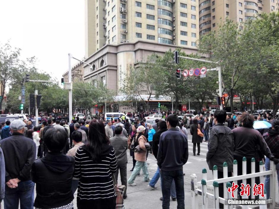 自治區(qū)和烏魯木齊市有關(guān)部門迅速處置，傷員已全部送往醫(yī)院救治。