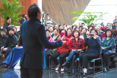 節(jié)儉令后，國家大劇院成了為數(shù)不多的演出營收未受影響的國字頭演出團體之一。圖為國家大劇院第六屆歌劇節(jié)開幕主題活動現(xiàn)場（資料圖片）。京華時報記者吳平攝