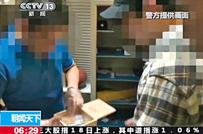 8月14日，警方從房祖名位于北京的住所搜出百余克大麻，房祖名（右）將部分毒品存放在這個木盒中。