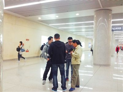 京津火車(chē)站黃牛一小時(shí)進(jìn)賬3千