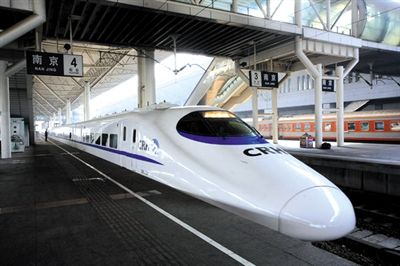 　白皮車 動車，高鐵基本全白色