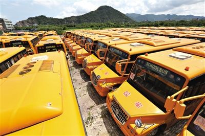8月28日，浙江溫嶺，擱置農(nóng)村近1年的校車。
