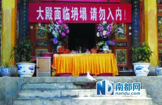 　照光寺在致歉微博中稱，該寺位于蒼山之上，年久失修，且沒有防火通道。