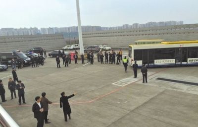 重慶機(jī)場警方到場處置。