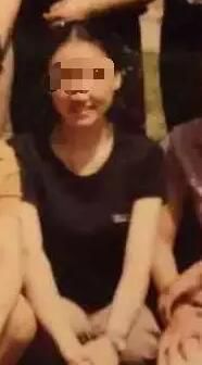 吳老師教音樂，已在該校工作十幾年。