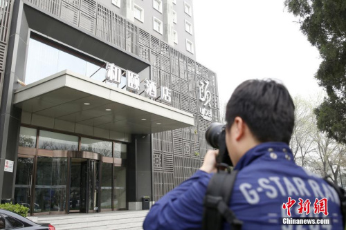 媒體記者關(guān)注北京“和頤酒店女生遇襲”事件。 圖片來源：視覺中國
