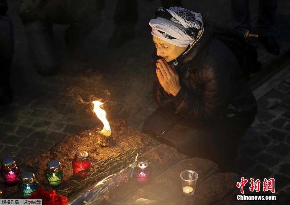 當(dāng)?shù)貢r間2014年11月22日，烏克蘭基輔，民眾舉行儀式紀(jì)念1932-1933烏克蘭大饑荒81周年