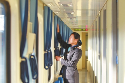 臥鋪車廂 半包式，更具私密性和舒適性。
