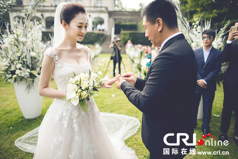 李小冉比利時辦婚禮 朱丹、鐘欣潼、應采兒做伴娘